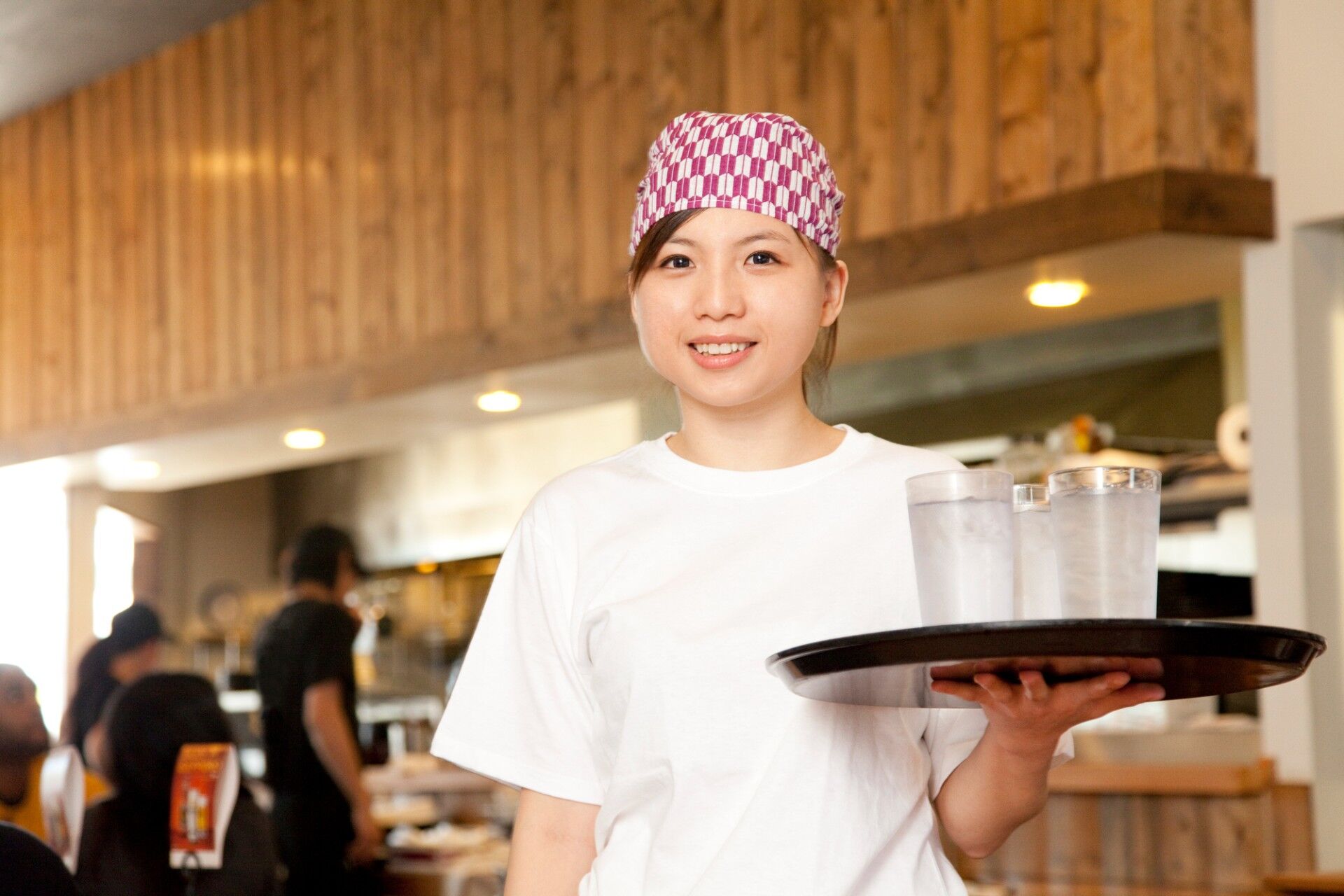 食事とサービスで笑顔になれる店舗展開